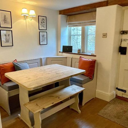 Hebe Cottage - Idyllic And Homely With Attention To Detail Atworth Екстериор снимка