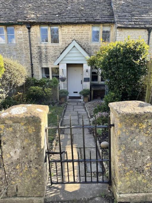 Hebe Cottage - Idyllic And Homely With Attention To Detail Atworth Екстериор снимка