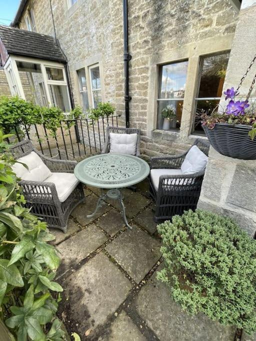 Hebe Cottage - Idyllic And Homely With Attention To Detail Atworth Екстериор снимка