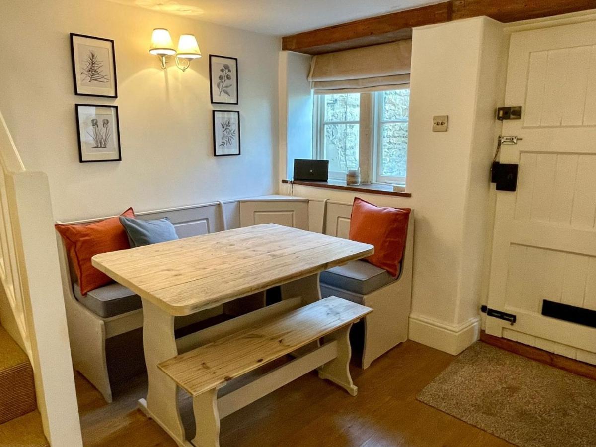 Hebe Cottage - Idyllic And Homely With Attention To Detail Atworth Екстериор снимка