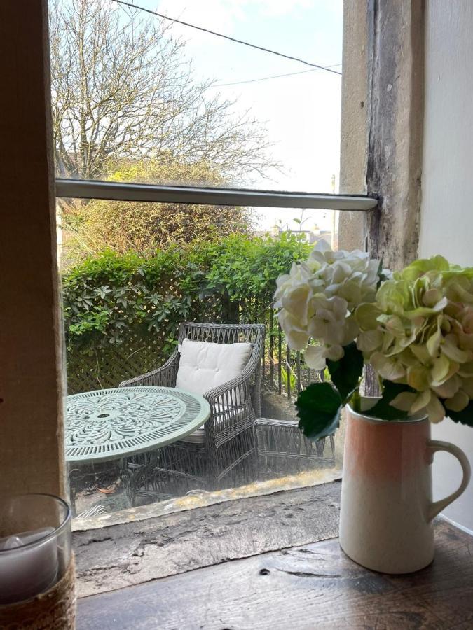 Hebe Cottage - Idyllic And Homely With Attention To Detail Atworth Екстериор снимка