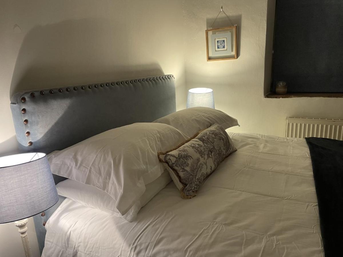 Hebe Cottage - Idyllic And Homely With Attention To Detail Atworth Екстериор снимка