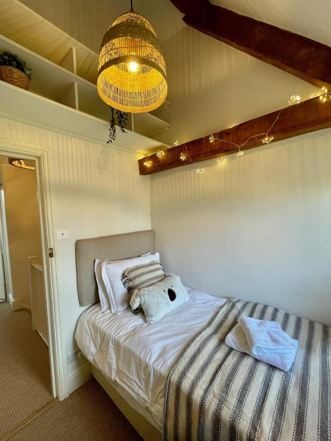 Hebe Cottage - Idyllic And Homely With Attention To Detail Atworth Екстериор снимка