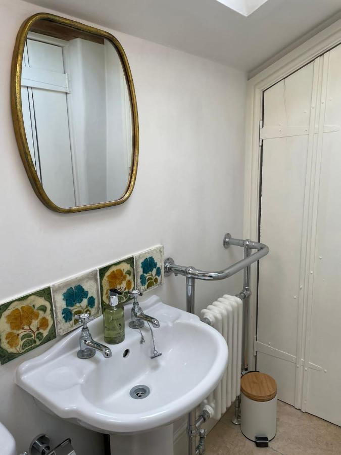 Hebe Cottage - Idyllic And Homely With Attention To Detail Atworth Екстериор снимка