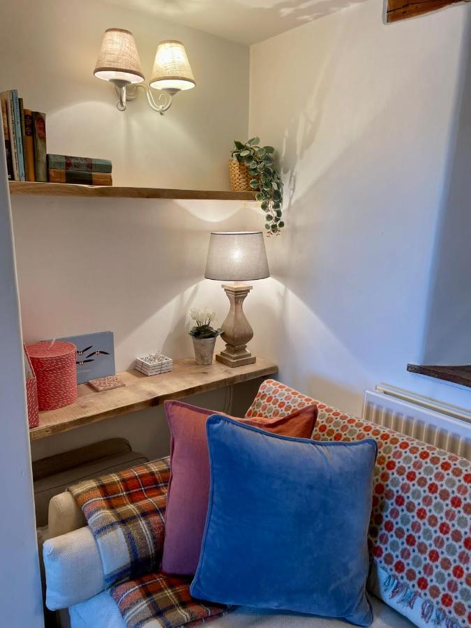 Hebe Cottage - Idyllic And Homely With Attention To Detail Atworth Екстериор снимка