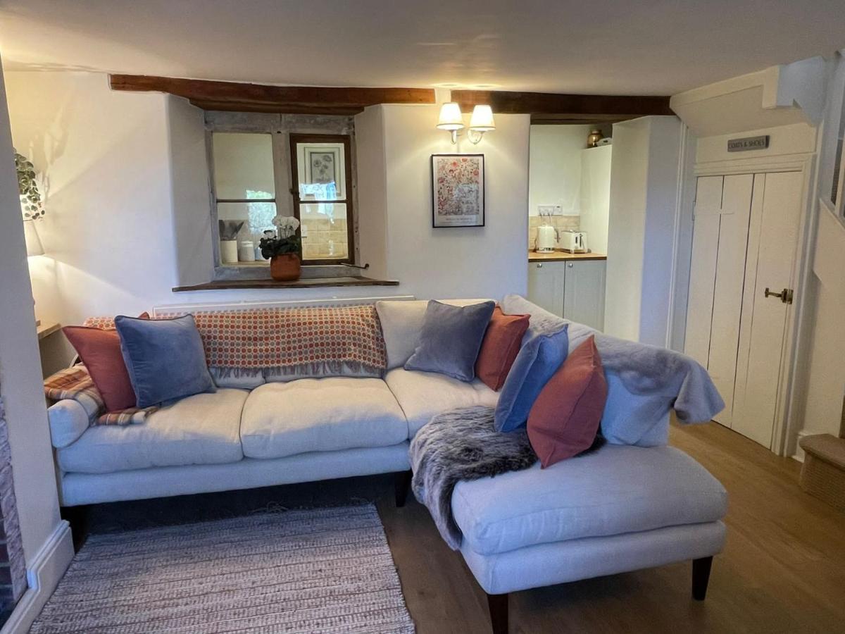 Hebe Cottage - Idyllic And Homely With Attention To Detail Atworth Екстериор снимка